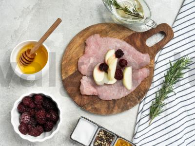 Kalakutienos filė, įdaryta šaldytomis gervuogėmis ir obuoliais Žingsnis 1