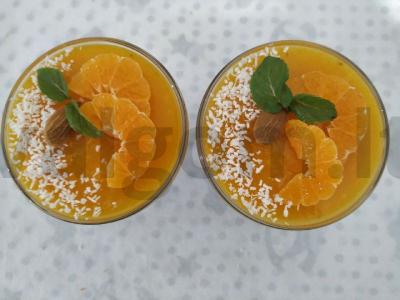 Šokoladinis pieno mandarinų želė su kokosų drožlėmis pagrindine nuotrauka