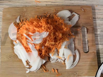 Troškinta bulvė su kiauliena, morkomis ir svogūnais pietums Žingsnis 2