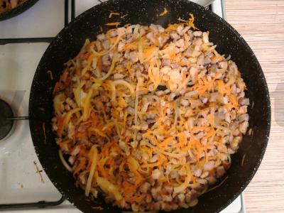 Troškinta bulvė su kiauliena, morkomis ir svogūnais pietums Žingsnis 4