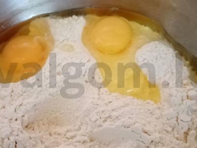 Kefyro blynai ant mielių tešlos Žingsnis 2