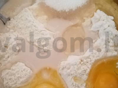 Kefyro blynai ant mielių tešlos Žingsnis 4