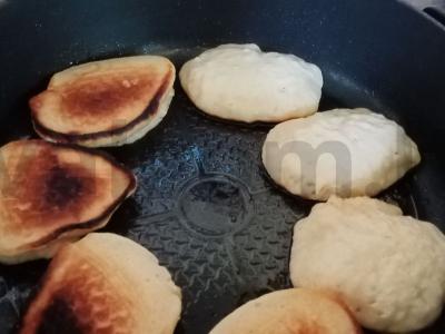 Kefyro blynai ant mielių tešlos Žingsnis 6