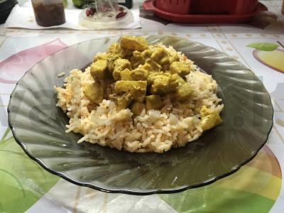 Vištiena su ananasais grietinėlės padaže pagrindine nuotrauka