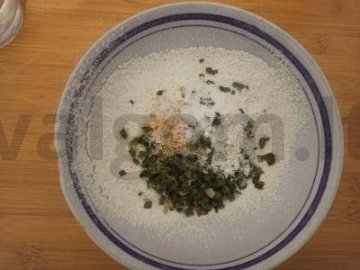 Svogūnų-česnakų krekeriai Žingsnis 1