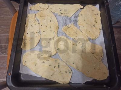 Svogūnų-česnakų krekeriai Žingsnis 4