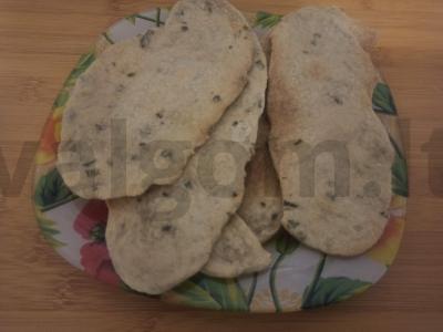 Svogūnų-česnakų krekeriai pagrindine nuotrauka