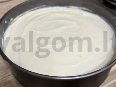 Sūrio pyragas be kepimo su baltuoju šokoladu ir šviežiomis braškėmis Žingsnis 2