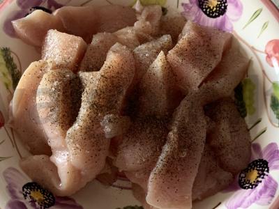 Vištienos gabaliukai oro grilyje Žingsnis 1