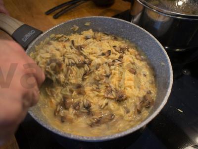 Rizotas iš rizoni su pievagrybiais Žingsnis 7