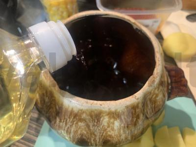 Bulvės puode su šonine ir grietine „Kaip kaime“ Žingsnis 1