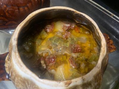 Bulvės puode su šonine ir grietine „Kaip kaime“ pagrindine nuotrauka