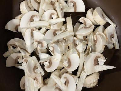 Vištiena su grybais grietinėje Žingsnis 1