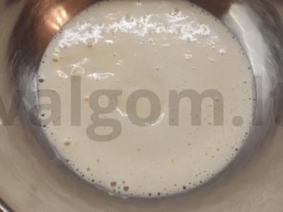 Pyragas su grikiais ir serbentais Žingsnis 3