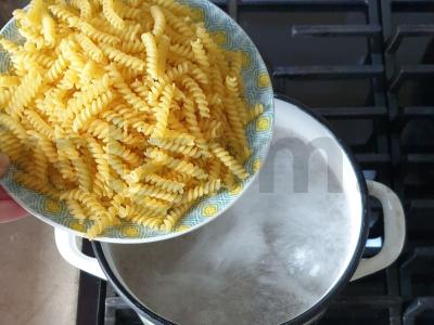 Grietinėlės makaronai su sūriu Žingsnis 1