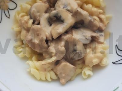 Vištiena su grybais grietinėlės padaže Žingsnis 3