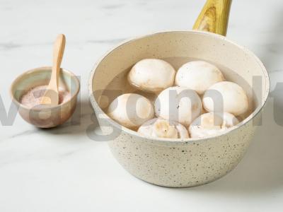 Greitai marinuoti grybai Žingsnis 2