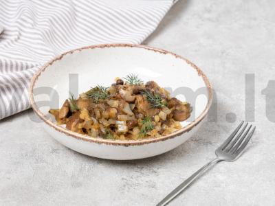 Kepti sviestinės grybai keptuvėje pagrindine nuotrauka