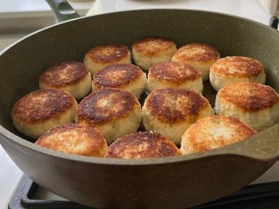 Kokosų keto varškėčiai pagrindine nuotrauka