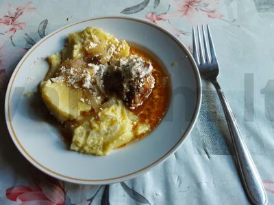 Kaninys, troškintas su paprika grietinėje pagrindine nuotrauka