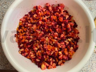 Salotas „Vinegretas“ su klasikiniu daržovių sudėtimi Žingsnis 2