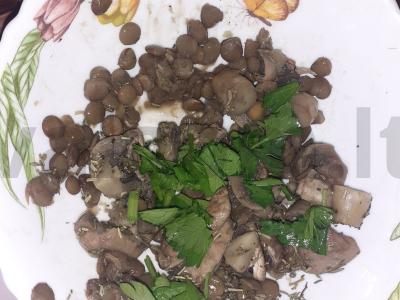 Saldus bulvės, įdarytos lęšiais ir grybais Žingsnis 2