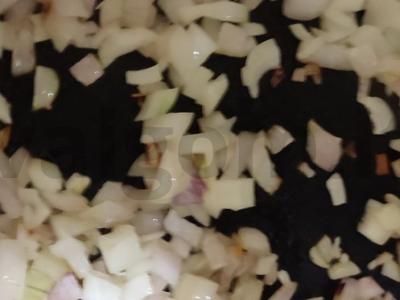 Sriuba su lydytu sūriu ir meatballs Žingsnis 3