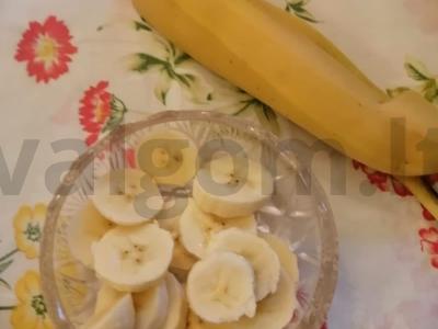 Vaikiškas varškės kremas su bananais, kokosų drožlėmis ir vanile Žingsnis 1