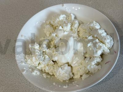 Vaikiškas varškės kremas su bananais, kokosų drožlėmis ir vanile Žingsnis 3