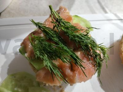 Bandelės su raudonąja žuvimi ir varškės sūriu pusryčiams Žingsnis 5