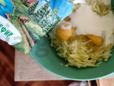 Vieniški cukinijų vafliai su kefyru Žingsnis 2