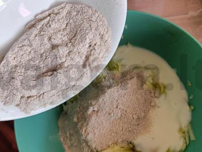 Vieniški cukinijų vafliai su kefyru Žingsnis 3