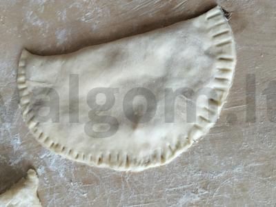 Sultingi čeburekai su vištienos faršu Žingsnis 6