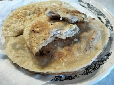 Sultingi čeburekai su vištienos faršu pagrindine nuotrauka