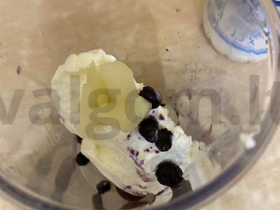 Pieno kokteilis su vaisiais ir uogomis Žingsnis 1