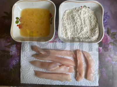 Patiekalas „Ani“ iš troškintų bulvių ir vištienos stripsų Žingsnis 3