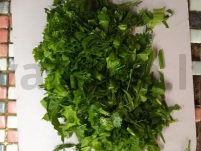 Krevetių salotos su žolelėmis ir varškės sūriu Žingsnis 3