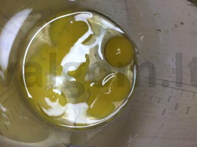 Avižų blynas su putpelės kiaušiniais, varškės sūriu ir bananais Žingsnis 1