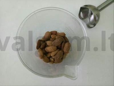 Saldžios vamzdeliai iš filo tešlos su merengė ir riešutais Žingsnis 1