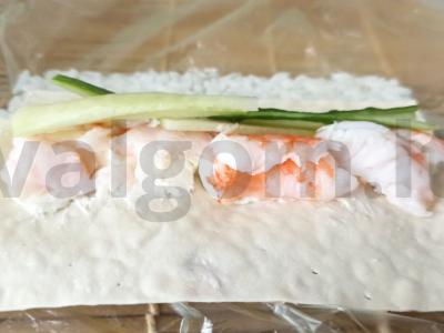 Ritinis su agurku ir karališkais krevetėmis Žingsnis 2