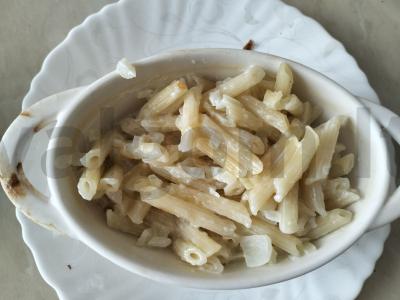 Patiekta makaronai piene pagrindine nuotrauka