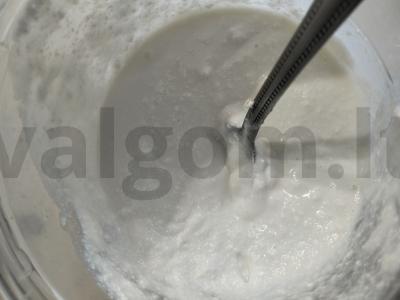 Greitas desertas iš biskvitinio pagrindo su varške ir linų sėmenimis Žingsnis 2