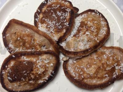 Braškių blynai su kokosu pagrindine nuotrauka