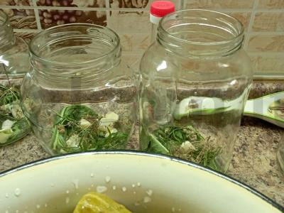 Rūgštūs agurkai Žingsnis 2