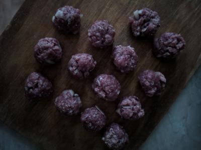 Daržovių sriuba su meatballs Žingsnis 2