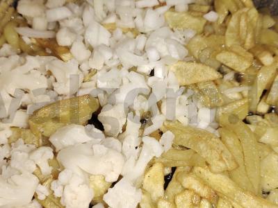 Keptas bulves su žiediniais kopūstais ir marinuotu agurku Žingsnis 3