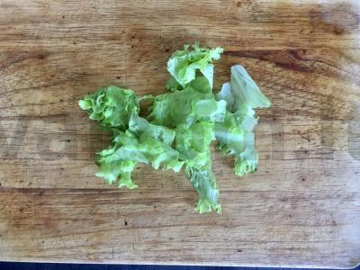 Šiltas salotas su vištiena ir kinoja Žingsnis 6