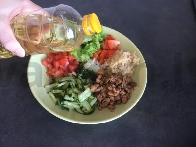 Šiltas salotas su vištiena ir kinoja Žingsnis 9