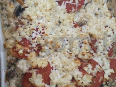 Puiki upėtakis su grybais ir sūriu pagrindine nuotrauka