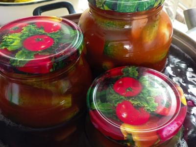 Aštrūs agurkai pomidorų padaže Žingsnis 2